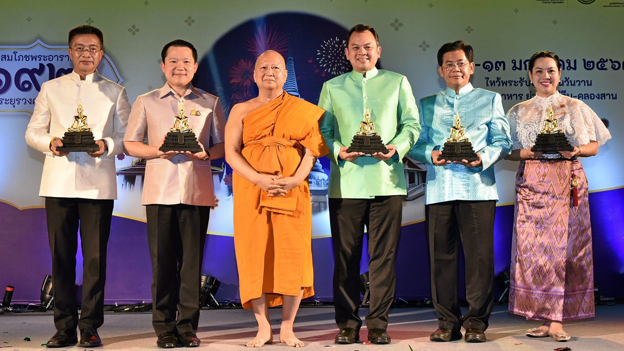 วัด192ปี ณัฏฐพล ทีปสุวรรณ รมว.ศึกษาธิการ เป็นประธานในงานสมโภชพระอาราม 192 ปี วัดประยุรวงศาวาสวรวิหาร โดยมี ฐาปน สิริวัฒนภักดี, ณรงค์ แผ้วพลสง, ศุภกฤต บุญขันธ์, รติวัณณ บุญประคอง และ มยุชา ช้างน้อย มาร่วมงานด้วย ที่วัดประยุรวงศาวาสวรวิหาร วันก่อน.