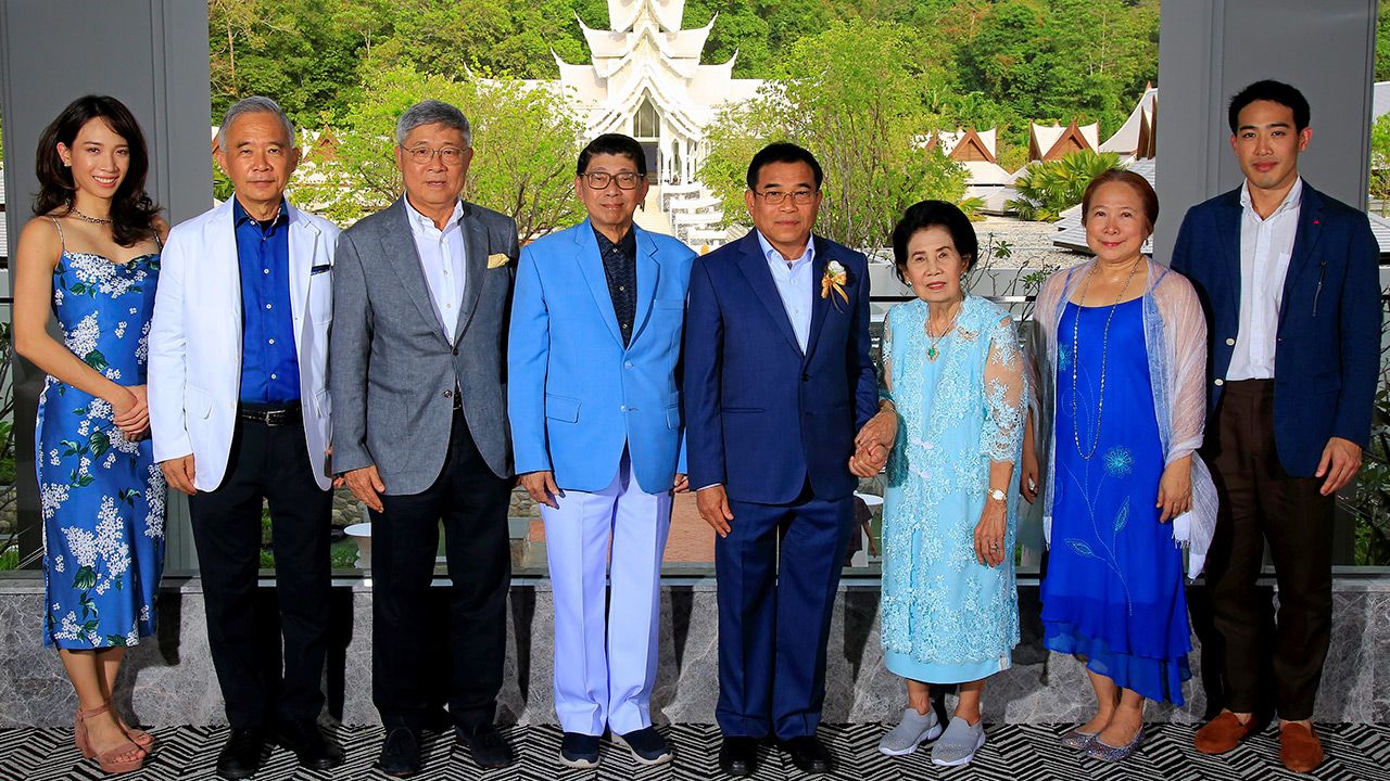 สุดยอด จรัสพิมพ์ ลิปตพัลลภ จัดงานเปิด “โรงแรมอินเตอร์คอนติเนนตัล ภูเก็ต รีสอร์ท” โดยมีไสลเกษ วัฒนพันธุ์, ดร.วิษณุ เครืองาม, ดร.วิชิต สุรพงษ์ชัย, สุวัจน์-พล.ท.หญิงพูนภิรมย์ ลิปตพัลลภ, พสุ ลิปตพัลลภ และ พราวพุธ ลิปตพัลลภ มาร่วมงานด้วย ที่ จ.ภูเก็ต วันก่อน.