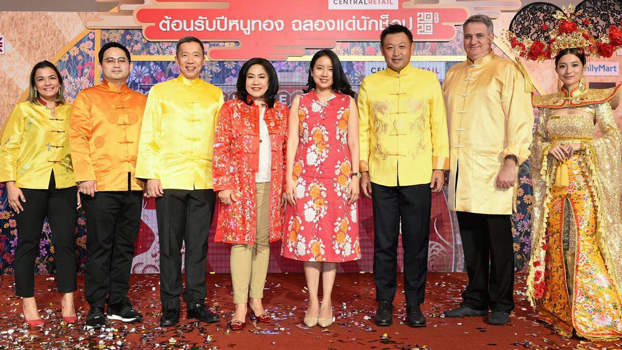 ตรุษจีน ณัฐธีรา จิราธิวัฒน์ บุญศรี และ ภัทรพร เพ็ญประพัฒน์ เปิดตัวแคมเปญ “Happy Chinese New Year 2020” ระหว่าง 15 ม.ค.-2 ก.พ. เพื่อให้ลูกค้าช็อปสินค้าได้ทุกที่ทุกเวลา โดยมีวุฒิเกียรติ เตชะมงคลาภิวัฒน์ และ นิษฐา จิรยั่งยืน มาร่วมงานด้วย ที่เซ็นทรัลเวิลด์ วันก่อน.