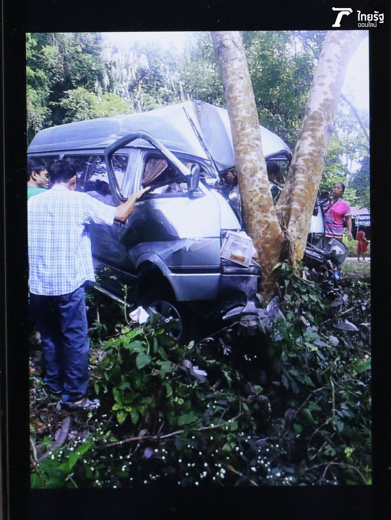 ซากรถตู้ที่ขายได้ 15,000 บาท