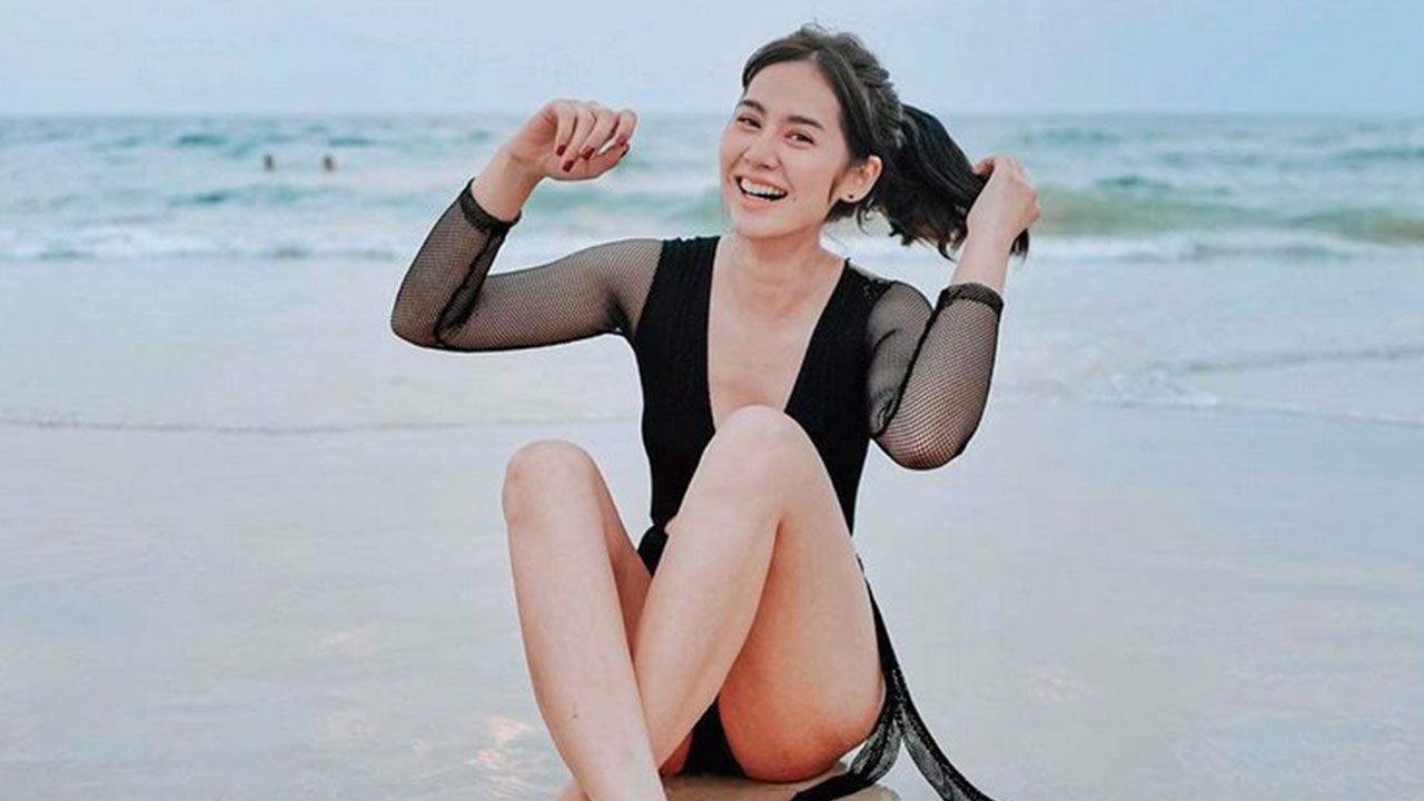 ตามสูตรเลย “เซ็กซี่ฉลองโสด”!! สาว มะนาว-ศรศิลป์ ไปเที่ยวหัวหินเลือกชุดว่ายน้ำสวยๆใส่แล้วแชะลง IG พร้อมแคปชัน “ลืมซะว่าคุณรู้สึกอะไร”!!...บอกใคร?? เอ๊ะ หรือบอกตัวเอง อุ๊ปส์!!