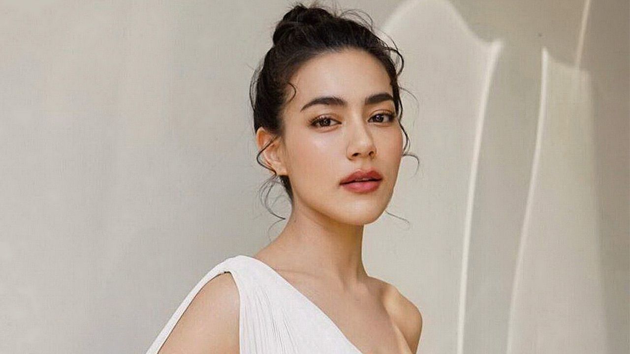 นี่ก็ฮือฮา เพราะนอก จาก หมาก-ปริญ แปลงโฉมเป็นเทพมังกรแล้ว ยังจะได้เห็นสาว คิมเบอร์ลี่ แปลงกายเป็นพญาหงส์ฟ้าคู่กันในงาน “เซ็นทรัล ไชนีส นิวเยียร์ 2020” ที่เซ็นทรัลเวิลด์ เย็นนี้ด้วย.