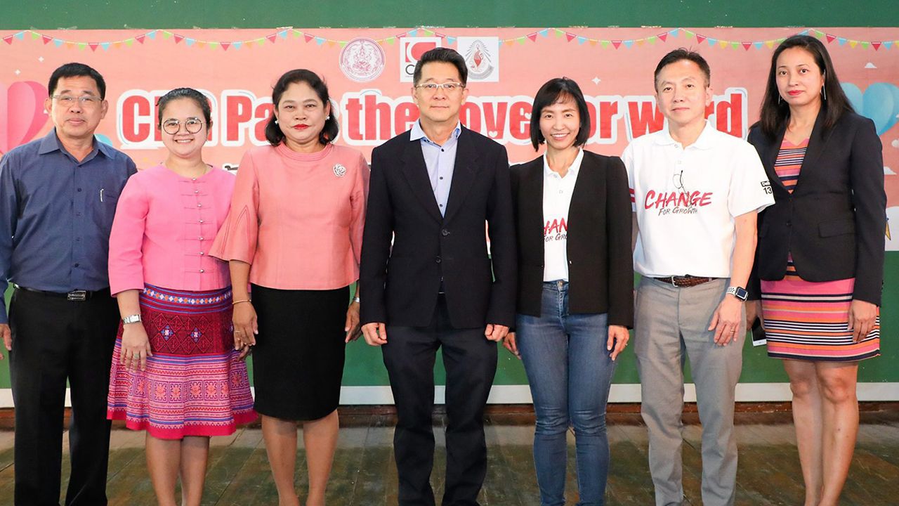 ดีมาก ณัฐ วงศ์พานิช จัดโครงการ “Pass the Love Forward-จากผู้รับเป็นผู้ให้ สู่หัวใจผู้พิการในสังคม” โดยมี ณฐอร อินทร์ดีศรี, ยศพร ตวงหิรัญอนันต์, วิไลพร ขนุนก้อน, สุชีพ ธรรมาชีพเจริญ และ จารุวรรณ งามพิสุทธิ์ไพศาล มาร่วมงานด้วย ที่โรงเรียนโสตศึกษาทุ่งมหาเมฆ วันก่อน.