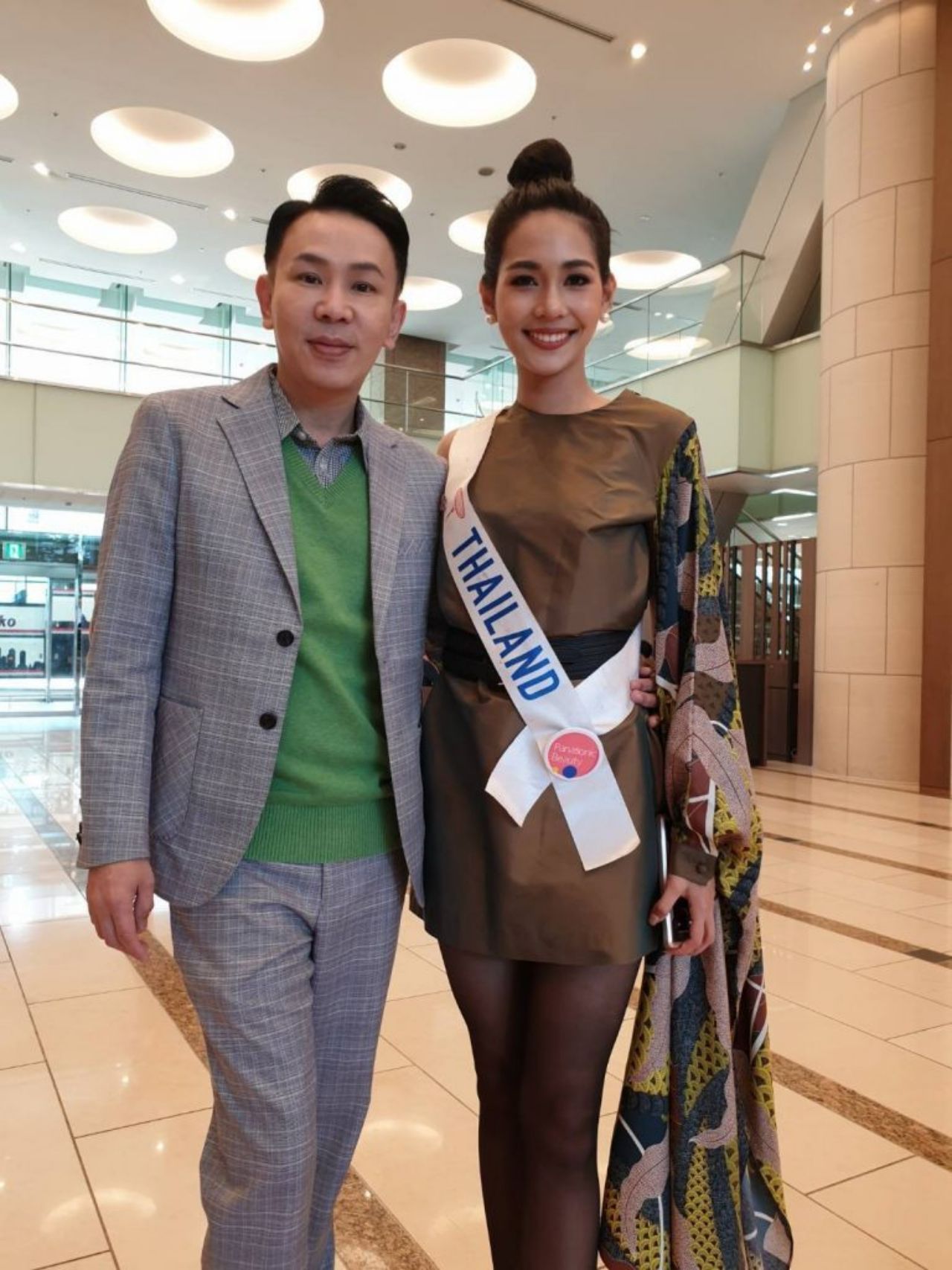 ลักษณ์ ภูมิรัตน์ เลิศวิศิษฎ์ชัย และเด็กดัน บิ๊นท์ สิรีธร ลีห์อร่ามวัฒน์ มิสอินเตอร์เนชั่นแนล Miss International 2019 