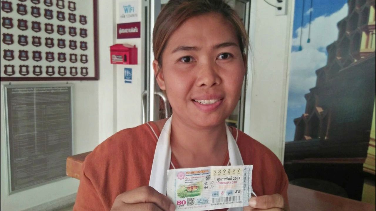 แม่ค้าขายข้าวโพดคั่ว