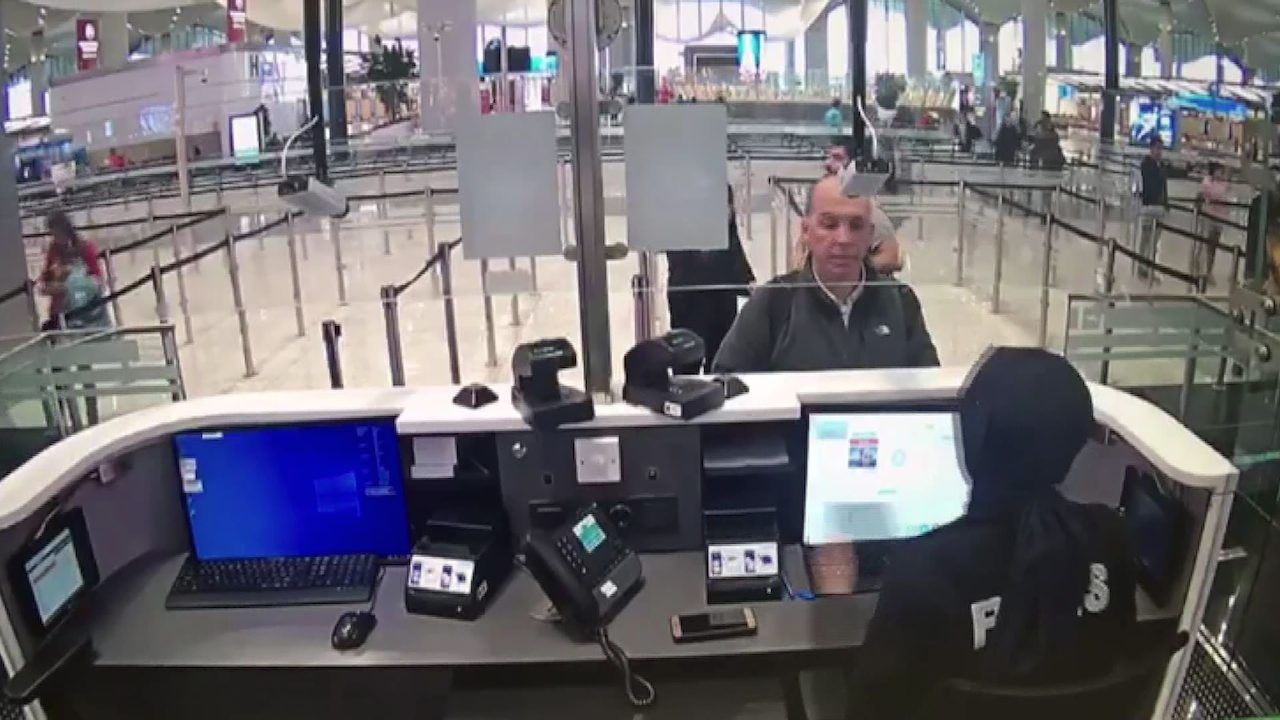 ภาพนายจอร์จ-อองตวน ซาเยค ถูกถ่ายได้ที่ท่าอากาศยานนานาชาติอิสตันบูล ในตุรกี