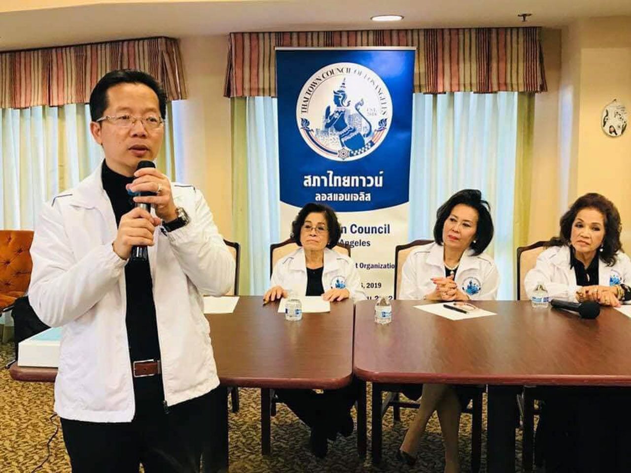 อีกสมัย ตัน พัฒนะ นายกสภาไทยทาวน์ ลอสแอนเจลิส รัฐแคลิฟอร์เนีย สหรัฐฯ ได้รับเลือกให้เป็นนายกฯอีกสมัย เนื่องจากไม่มีผู้ใดลงสมัครแข่งขัน และได้รับคะแนนเสียงสนับสนุนจากสมาชิกท่วมท้น.