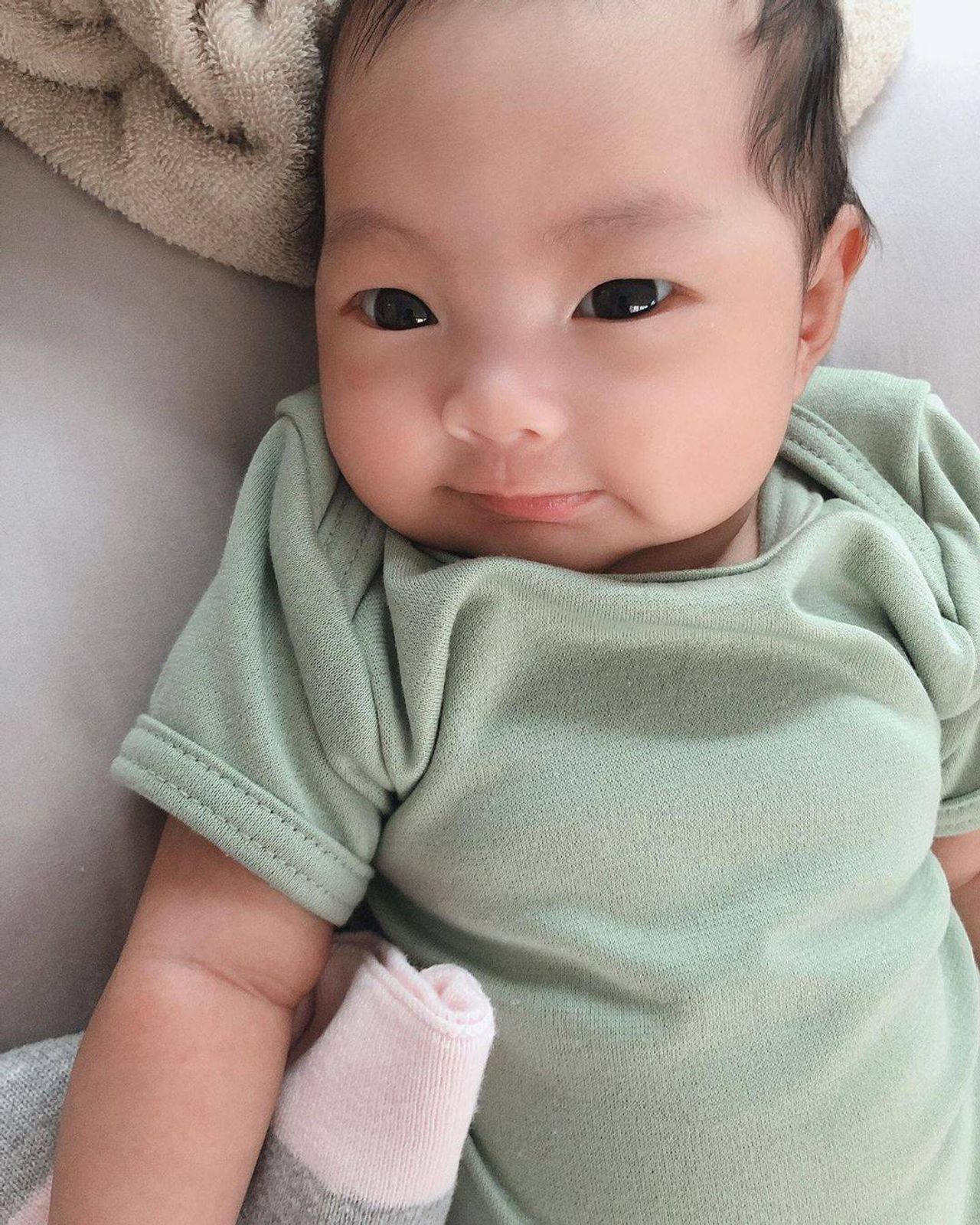 น้องโนล่า ลูกสาวเจนี่ ขอบคุณภาพจากไอจี @janienineeleven