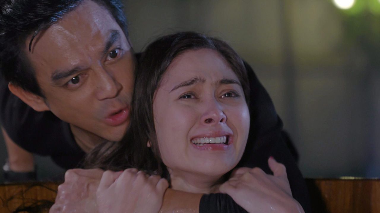 ฉีกทุกการฟื้นจากการสลบไปหลายวันของนางเอกทุกเรื่อง ปกติต้อง...ที่นี่ที่ไหน? แต่ “ฤกษ์สังหาร” มิลลี่-คามิลล่า ฟื้นมาพูด “หิวข้าว” มันจริงที่สุด (อิอิ)