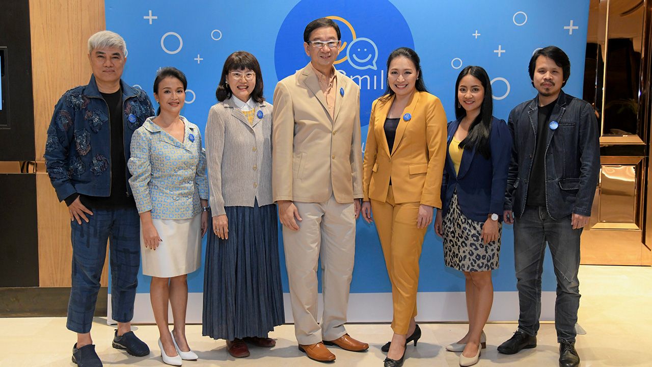 ให้แนวคิด  -  สักกฉัฐ ศิวะบวร และ พรรณวิลาส แพพ่วง จัดงานสัมมนา BigSmile Talk Back to the Future (Trend) Forum ตอนเจาะเวลาหาวันสุข เพื่อเปิดแนวคิดทางการตลาด โดยมี พญ. กอบกาญจน์ ชุณหสวัสดิกุล และ สมชนะ กังวารจิตต์ มาร่วมงานด้วย ที่ รร.ไฮแอท รีเจนซี วันก่อน.