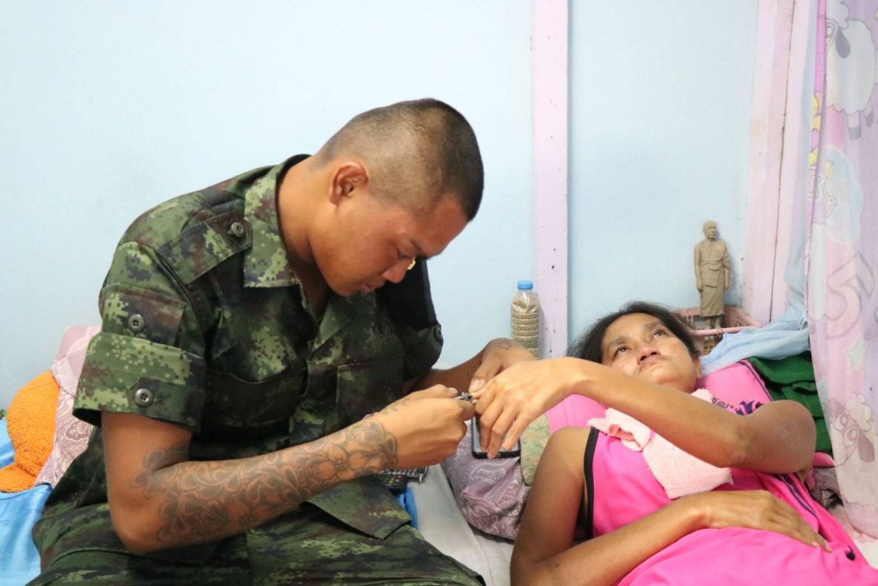 ดูแลแม่ป่วยติดเตียง