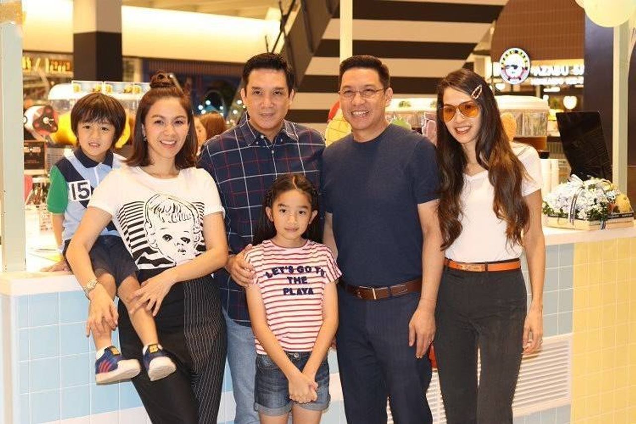 ครอบครัวปุณณกันต์ ขอบคุณภาพจากไอจี @kob_nada_nadol