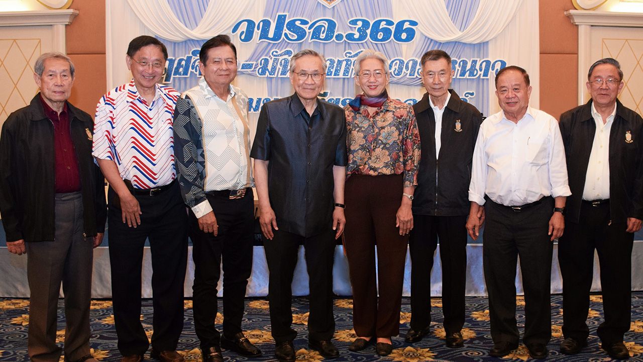 รุ่น 366 ชื่นมื่น ดอน ปรมัตถ์วินัย รมว.ต่างประเทศ จัดงานเลี้ยงสังสรรค์เพื่อนร่วมรุ่น วปรอ. 366 โดยมี พล.อ.ท.ปรีชา นภาประสิทธิ์, รศ.ดร.วันชัย ศิริชนะ, ศ.นพ.ไกรสิทธิ์ ตันติศิรินทร์, ดร.โยธิน อนาวิล และ ศิรินันท์ ศันสนาคม มาร่วมงานด้วย ที่โรงแรมมณเฑียร ริเวอร์ไซด์ วันก่อน.