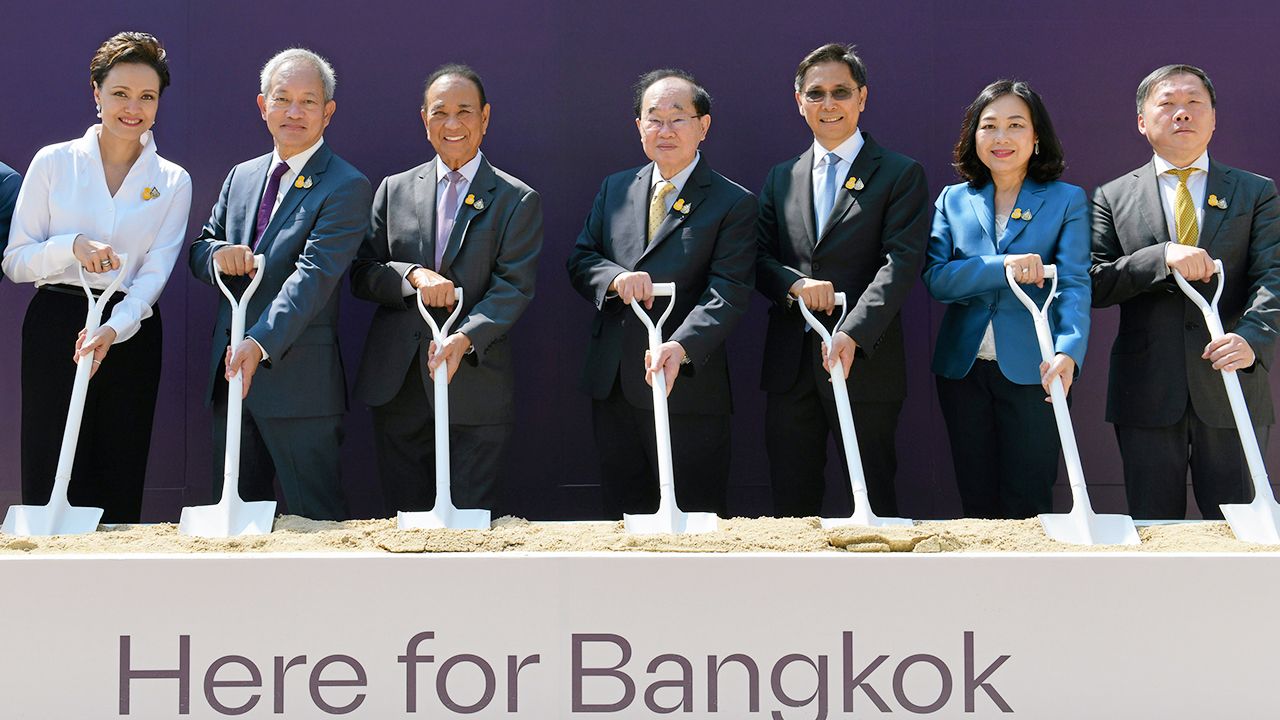 ฤกษ์ดี อาสา สารสิน เป็นประธานในพิธีเปิดหน้าดิน โครงการดุสิต เซ็นทรัล พาร์ค  โดยมี ชนินทธ์ โทณวณิก, ศุภจี สุธรรมพันธุ์, สุทธิชัย จิราธิวัฒน์, ปรีชา เอกคุณากูล, วัลยา จิราธิวัฒน์ และ สุทธิภัค จิราธิวัฒน์ มาร่วมงานด้วย ที่ก่อสร้างโครงการ ถ.พระราม 4 ตัดถนนสีลม วันก่อน.