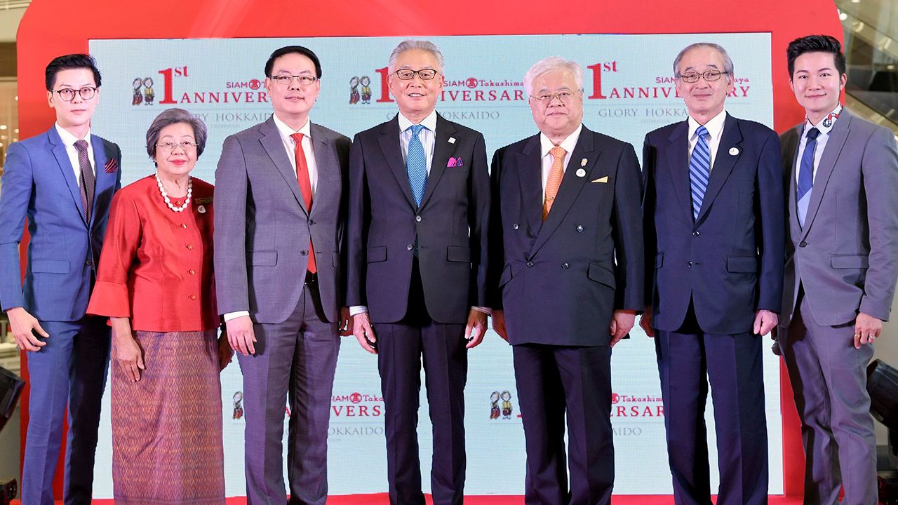 ฉลอง1ปี คาซุโตะ ทานิคุฉิ เปิดงานฉลองครบรอบ 1 ปี “Glory Hokkaido Celebration” รวบรวมที่สุดแห่งความตระการตาของฮอกไกโด ตลอดเดือนพฤศจิกายนนี้ โดยมี ชิเงคิ โคบายาชิ,จุนจิ อิชิอิ, สุพจน์ ชัยวัฒน์ศิริกุล และ ภูวนาท คุณผลิน มาร่วมงานด้วย ที่ไอคอนสยาม วันก่อน.