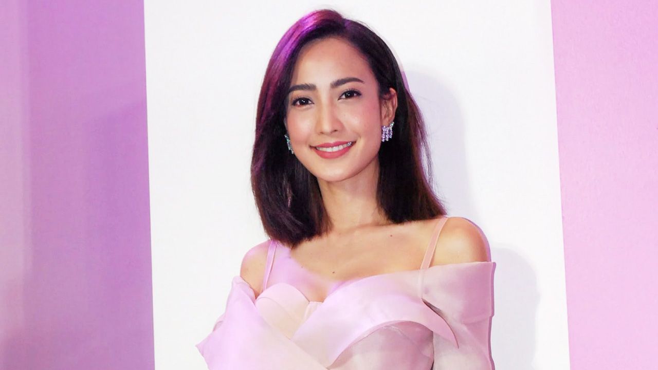 แพลนทริปเที่ยวญี่ปุ่นต้นปีหน้า พอถาม แต้ว-ณฐพร ว่าจะมีโมเมนต์หนุ่ม ต้น คุกเข่าขอแต่งงานมั้ย? นางรีบตอบทันที “ไม่มีค่ะ ไม่ต้องลุ้นเลยจ้า”...เอ้า ถ้ารู้ตัวก่อนจะเรียกเซอร์ไพรส์เหรอ!