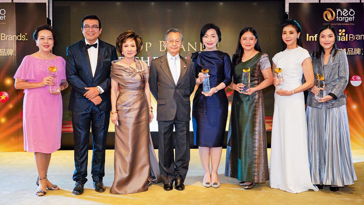 เจ๋งมาก ชวน หลีกภัย ประธานรัฐสภา มอบรางวัลสุดยอดแบรนด์ชั้นนำในเอเชีย ประจำปี 2019 ให้แก่ พิตราภรณ์ บุณยรัตพันธุ์, กัลยาณี คงสมจิตร, ภฤตยา สัจจศิลา, โศภชา ดำรงปิยวุฒิ์ และ ศิวลี บูรณสงคราม โดยมี วรรณี ลีลาเวชบุตร มาร่วมในพิธีด้วย ที่ รร.ชาเทรียม ริเวอร์ไซด์ วันก่อน.