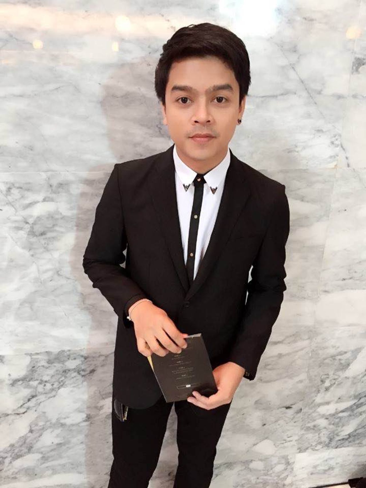 คิว ภูริวัฒน์ หรือ คิว FridayNight to Sunday ขอบคุณภาพจากเฟซบุ๊ก Pooriwat Suwanmanee