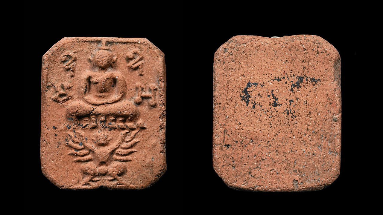 พระพิมพ์ครุฑผีเสื้อ หลวงพ่อปาน วัดบางนมโค  ของ  พ.ต.อ.  ศรศักดิ์ ทองมี ผกก.สน.บางบอน.