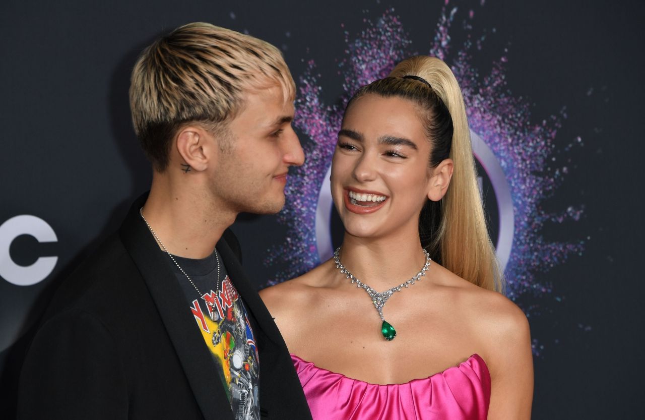 โอ๊ยๆ อิจฉาความรักหวานฉ่ำระหว่าง นายแบบหล่อ อันวาร์ ฮาดิด กับ ดัว ลิปา กำลังอินเลิฟ ก็เลยสวยเด้งเป็นพิเศษ 