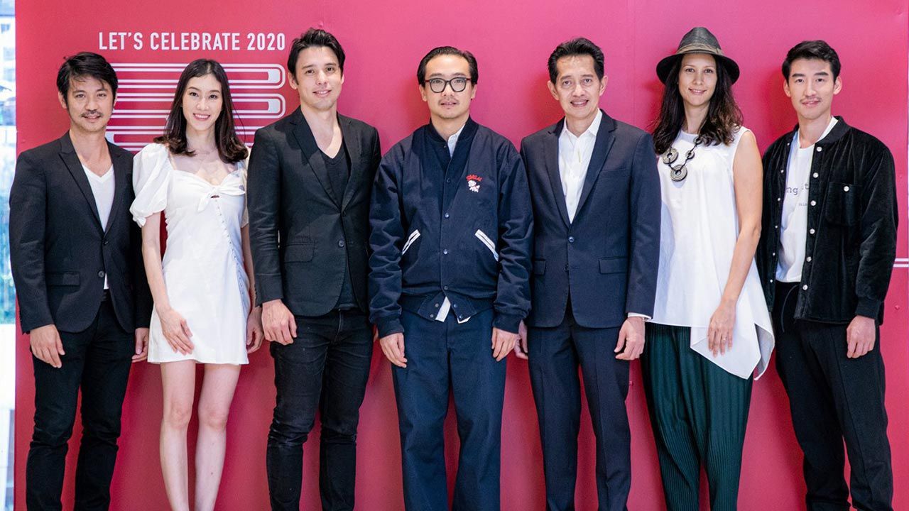 คริสต์มาส บรม พิจารณ์จิตร จัดงาน Let’s Celebrate 2020 : The BIG Holiday ผ่านชิ้นงานความสุขด้วยคริสต์มาสริบบิ้นยาวที่สุดในโลกที่ยาวถึง 5,000 เมตร โดยมี ไบรอัน หยาง, กฤษณะกร เศวตนันทน์ และ จุฑาธรรม จิราธิวัฒน์ มาร่วมงานด้วย ที่เซ็นทรัล เอ็มบาสซี วันก่อน.