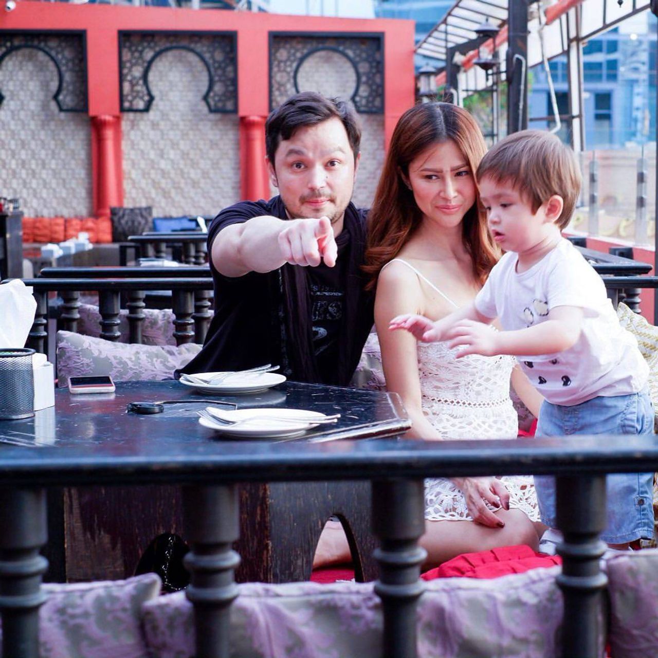 ไมเคิล-เรมี่ และน้องเมซั่น ลูกชาย ขอบคุณภาพจากไอจี @ramiellie