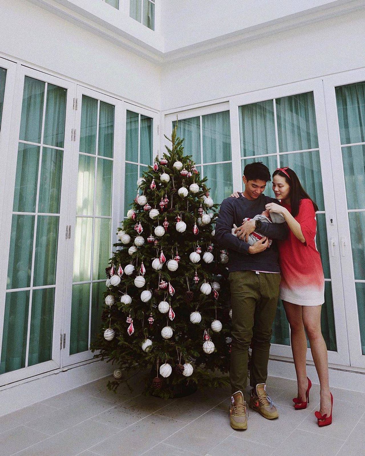 เจนี่-มิกกี้ และน้องโนล่า ขอบคุณภาพจากไอจี @janienineeleven