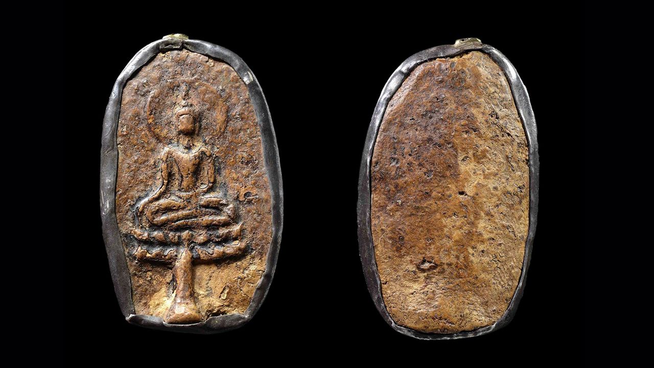 พระขุนแผนใบพุทรา กรุวัดใหญ่ชัยมงคล ของ ธีรวัฒน์   ชัยจิตติประเสริฐ.