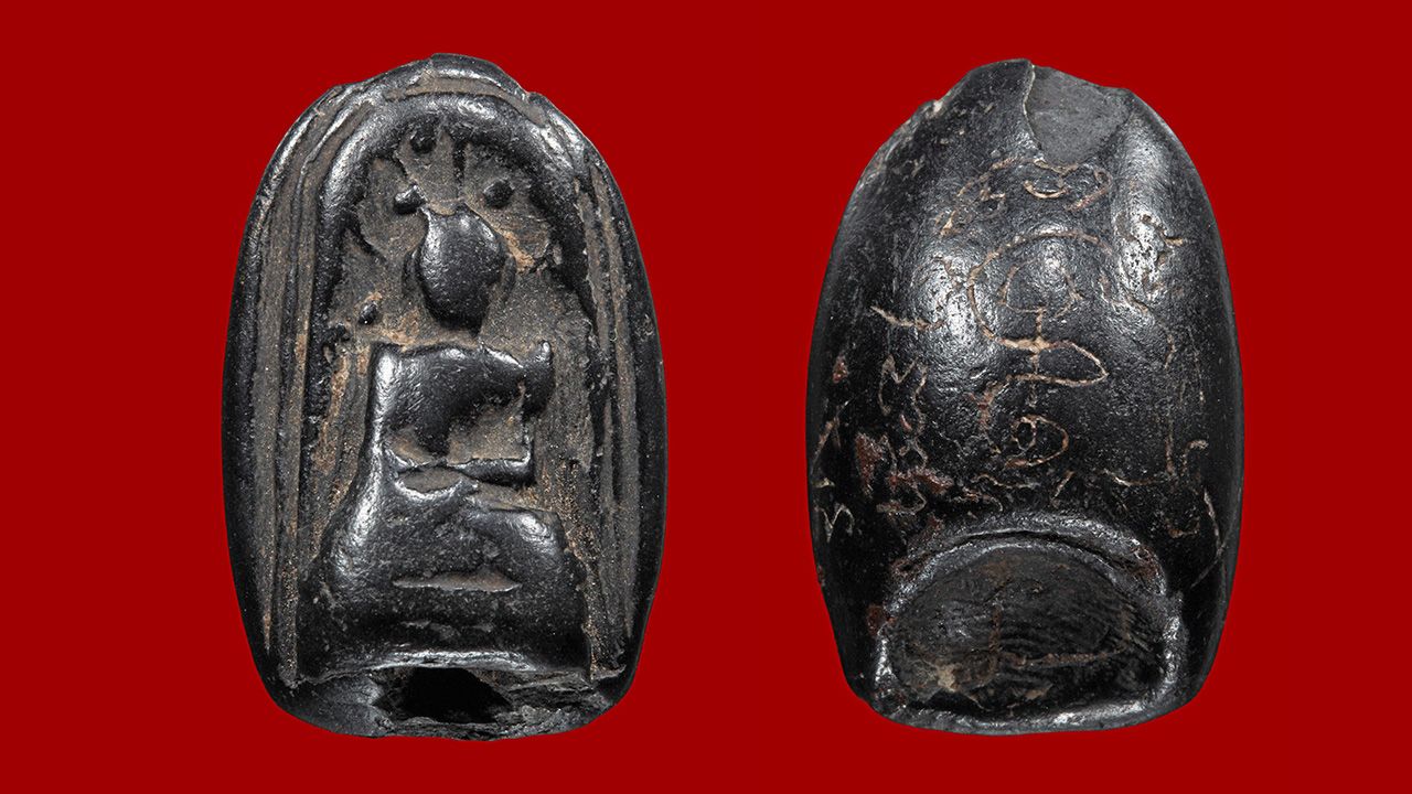 พระกริ่งคลองตะเคียน พิมพ์กลางไหล่ยก จ.อยุธยา ของ ดร.ณัฐธัญ มณีรัตน์.