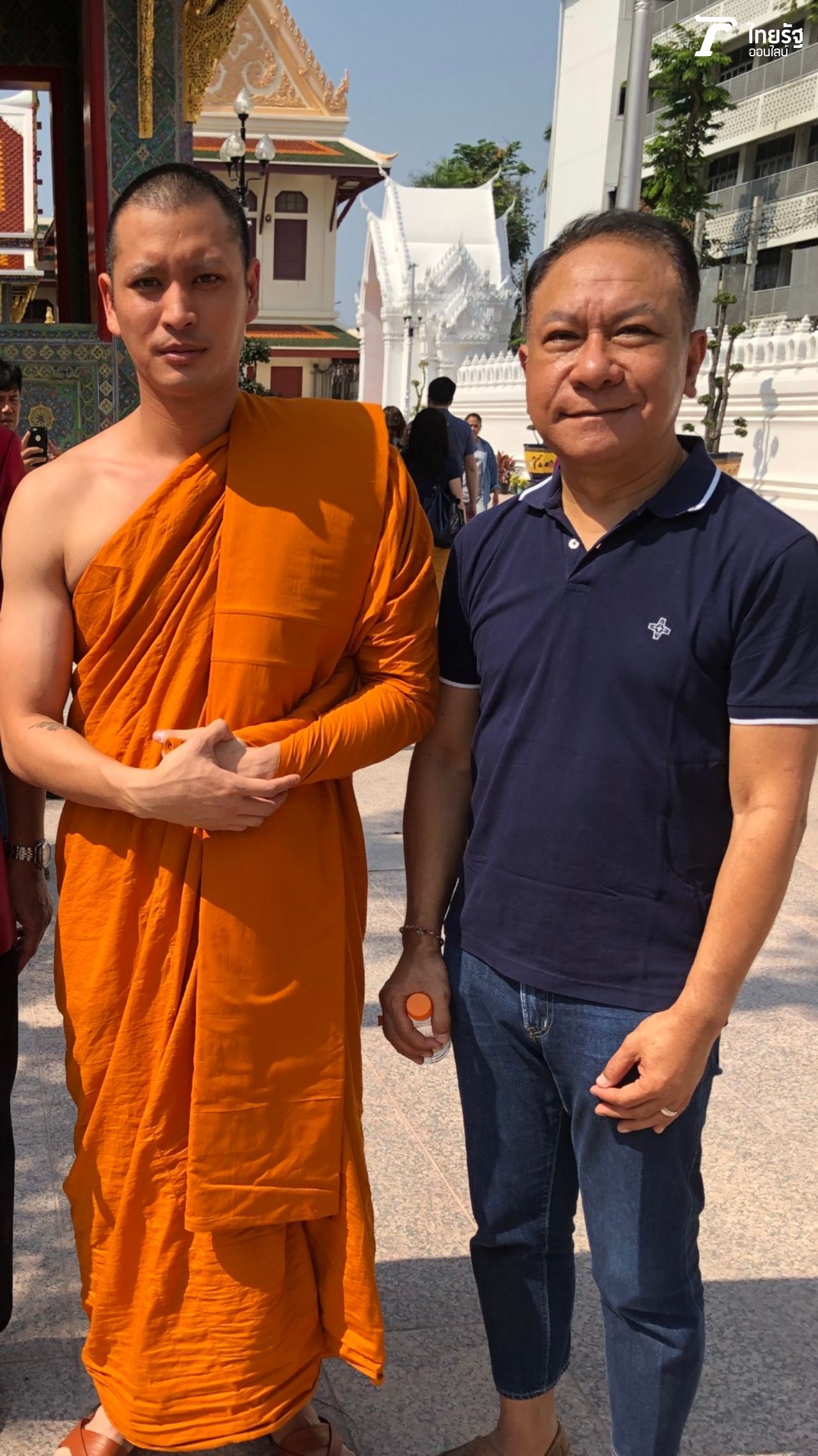 (ขวามือ) คุณอิ่ม วีรศักดิ์ ชุณหจักร 