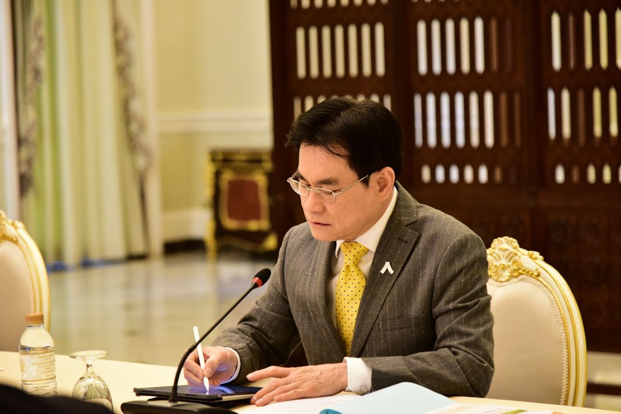 นายจุรินทร์ ลักษณวิศิษฏ์ รองนายกรัฐมนตรีและรัฐมนตรีว่าการกระทรวงพาณิชย์