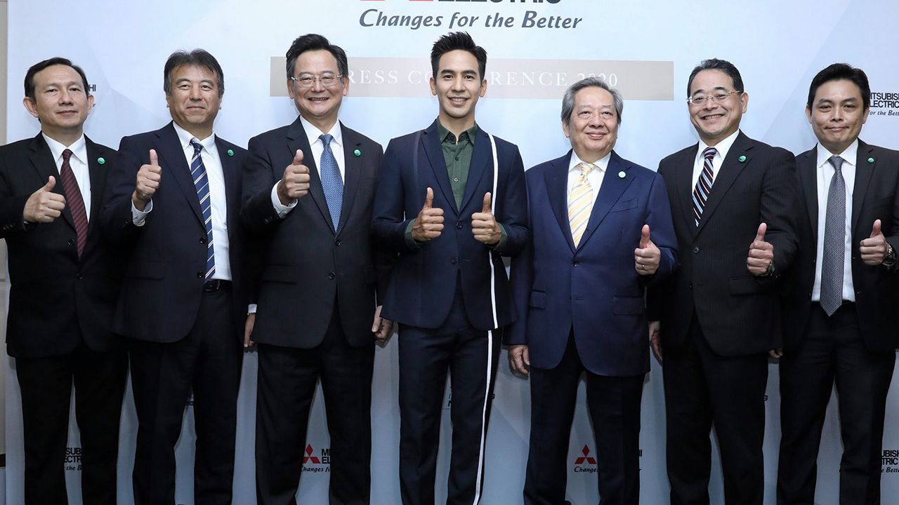 ใช้ดีจัง - ยาซุชิ โมริยามะ เปิดตัว 3 กลุ่มผลิตภัณฑ์ใหม่ เครื่องปรับอากาศ ตู้เย็น พัดลม ด้วยนวัตกรรมสุดล้ำ Fast Cooling ของบ.มิตซูบิชิ อีเล็คทริค กันยงวัฒนา โดยมี ประพนธ์ โพธิวรคุณ และ โป๊ป-ธนวรรธน์ วรรธนะภูติ มาร่วมงานด้วย ที่ รร.วอลดอร์ฟ แอสโทเรีย วันก่อน.