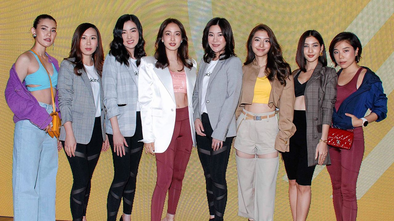 ดูแฟชั่น - ชลิตา หงสกุล, อรวัสสา ศยามเศรณี และ ณฐพร เตมีรักษ์ จัดแฟชั่นโชว์สุดพิเศษสะท้อนภาพลักษณ์แบรนด์ “เวคกิ้งบี” โดยมี ปรียดา จิรวัฒน์วงศ์, กรุณา วัจนะพุกกะ และ ตะวันนา ธารา มาร่วมงานด้วย ที่ JustCO Co-Working Space สามย่านมิตรทาวน์ วันก่อน.