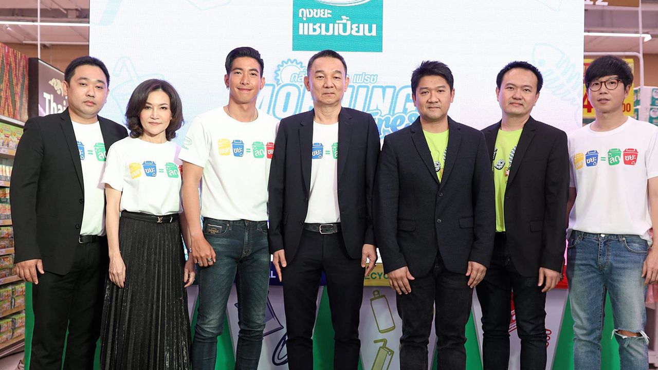 คิดก่อนทิ้ง - ศักดิ์ชัย ดนุเดชสกุล แถลงข่าวโครงการ “แยกขยะ=ลดขยะ ทิ้งขยะให้ถูกถุง” เพื่อรณรงค์ให้คนไทยใส่ใจกับการแยกขยะ พร้อมเปิดตัวภาพยนตร์โฆษณาชุดใหม่ของถุงขยะแชมเปี้ยน โดยมี วีระชาติ คำกลัด และ รัชฎา อินทรชลิต มาร่วมงานด้วย ที่บิ๊กซี ราชดำริ วันก่อน.