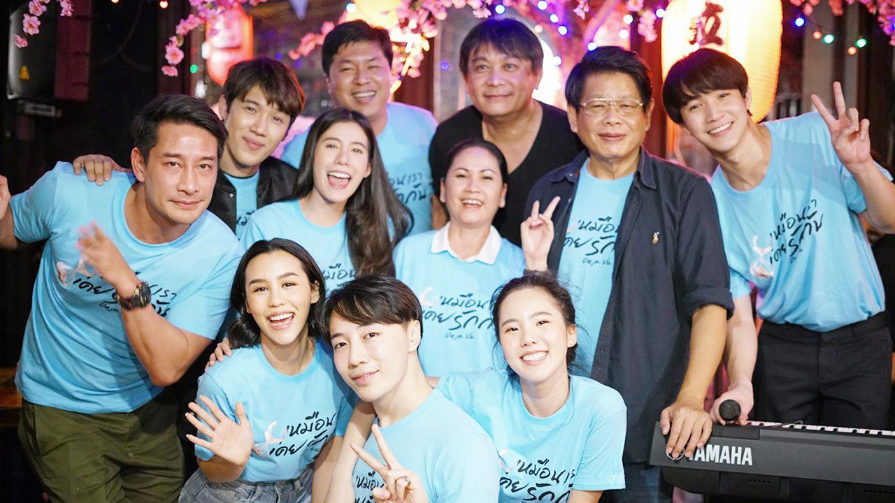 เลี้ยงปิดกล้อง ป้อน-นิพนธ์ ผิวเณร ผู้บริหารฝ่ายละคร ช่องวัน 31 และผู้กำกับ  หวอ-วรวิทย์ ขัตติยโยธิน จัดงานเลี้ยงปิดกล้องละครเรื่อง “เหมือนเราเคยรักกัน” โดยมี ป้อง ณวัฒน์, เอสเธอร์ สุปรีย์ลีลา, แกงส้ม ธนทัต ฯลฯ มาร่วมงาน ณ ร้านคิวคะ อิซากายะ ลาดพร้าว-วังหิน ซอย 8 วันก่อน.