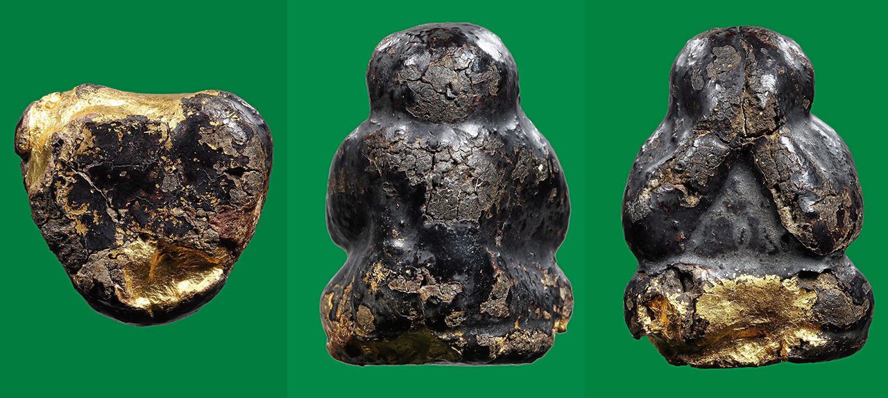 พระปิดตา พิมพ์ปั้นลอยองค์ เนื้อผงจุ่มรัก หลวงพ่อแก้ว วัด เครือวัลย์ ของ กำนันมานะ คงวุฒิปัญญา.