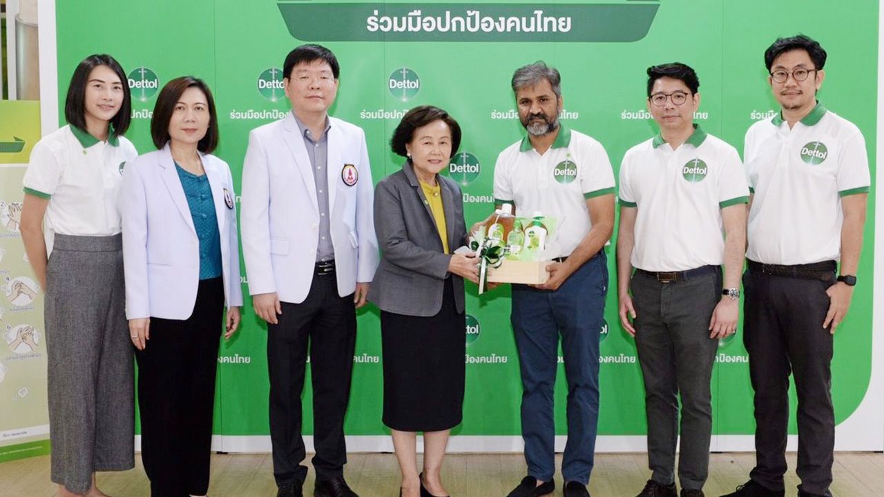 ใช้ให้เป็น โรหิต จินดัล จัดอบรมร่วมรณรงค์ปกป้องคนไทย การใช้ผลิตภัณฑ์ทำความสะอาดฆ่าเชื้อโรคส่วนบุคคลและพื้นผิวที่ถูกต้อง โดยมี รศ.เกศินี วิฑูรชาติ, รศ.นพ.พฤหัส ต่ออุดม และ ผศ.พญ.จิตรลดา ลิ้มจินดาพร มาร่วมงานด้วย ที่โรงพยาบาลธรรมศาสตร์ เฉลิมพระเกียรติ วันก่อน.