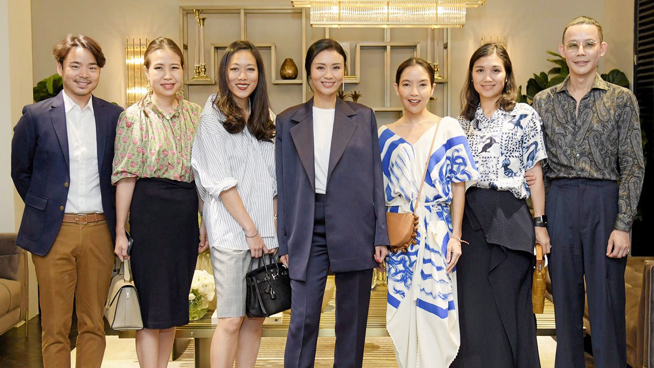 ของตกแต่ง พราวพรรณ เลาหพงศ์ชนะ เปิด Quattro Design New Flagship Store สำหรับคนรักการตกแต่งบ้าน โดยมี วราวุธ เลาหพงศ์ชนะ, วิชดา สีตะกลิน, ธีรวัลคุ์ ปังศรีวงศ์, สุรัชนี ลิ่มอติบูลย์ และ ชานนทร์ เสนาดิศัย มาร่วมงานด้วย ที่โครงการเอ สแควร์ สุขุมวิท 26 วันก่อน.