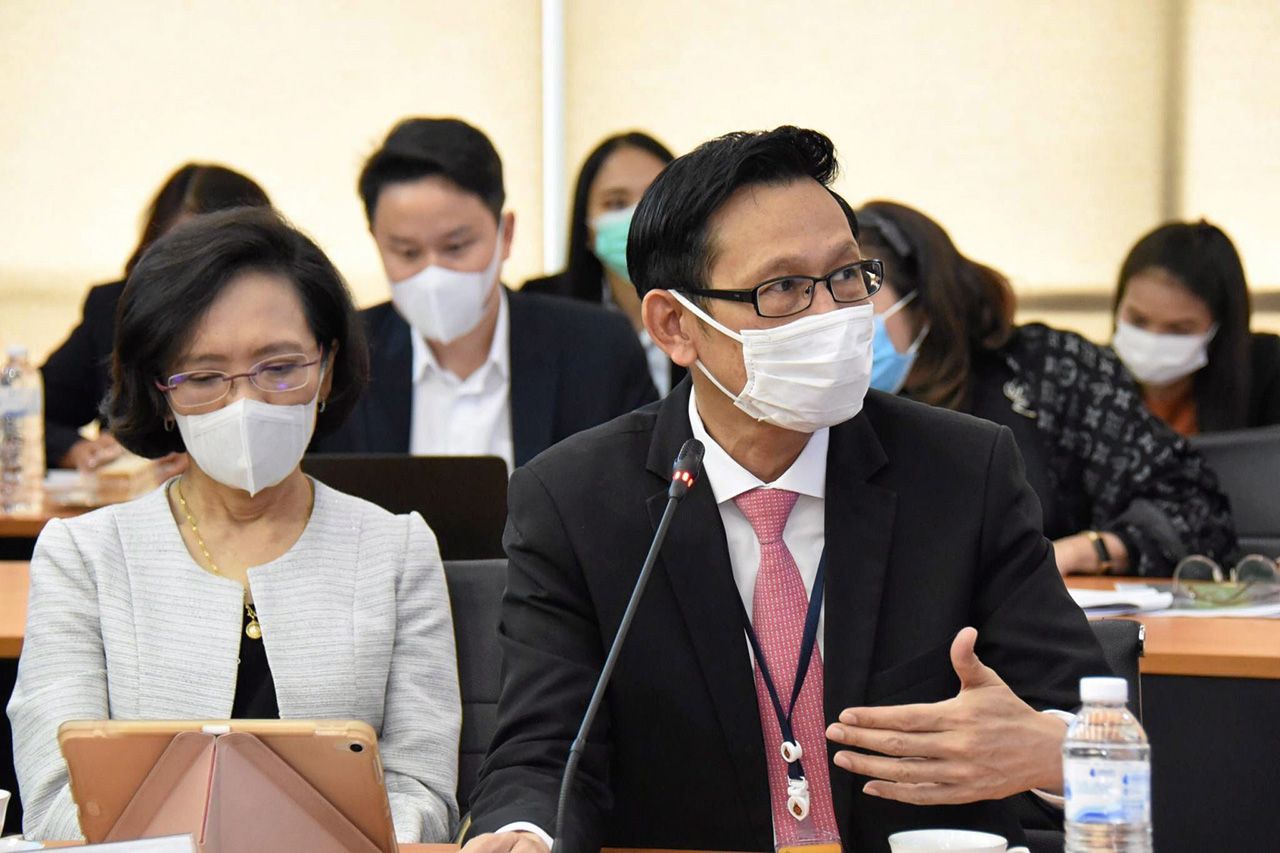 นายอรรถพล ฤกษ์พิบูลย์ ประธานเจ้าหน้าที่ปฏิบัติการ กลุ่มธุรกิจปิโตรเลียมขั้นปลาย ปตท.