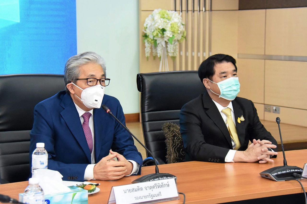 นายสมคิด จาตุศรีพิทักษ์ รองนายกรัฐมนตรี และ นายสุริยะ จึงรุ่งเรืองกิจ รมว.อุตสาหกรรม