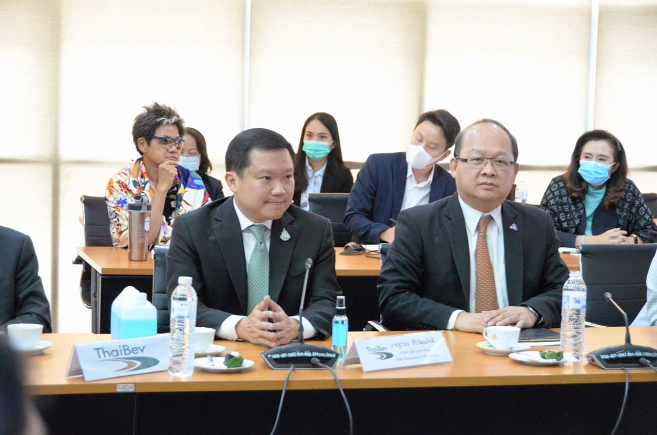 ฐาปน (ซ้าย)-เกรียงไกร(ขวา)