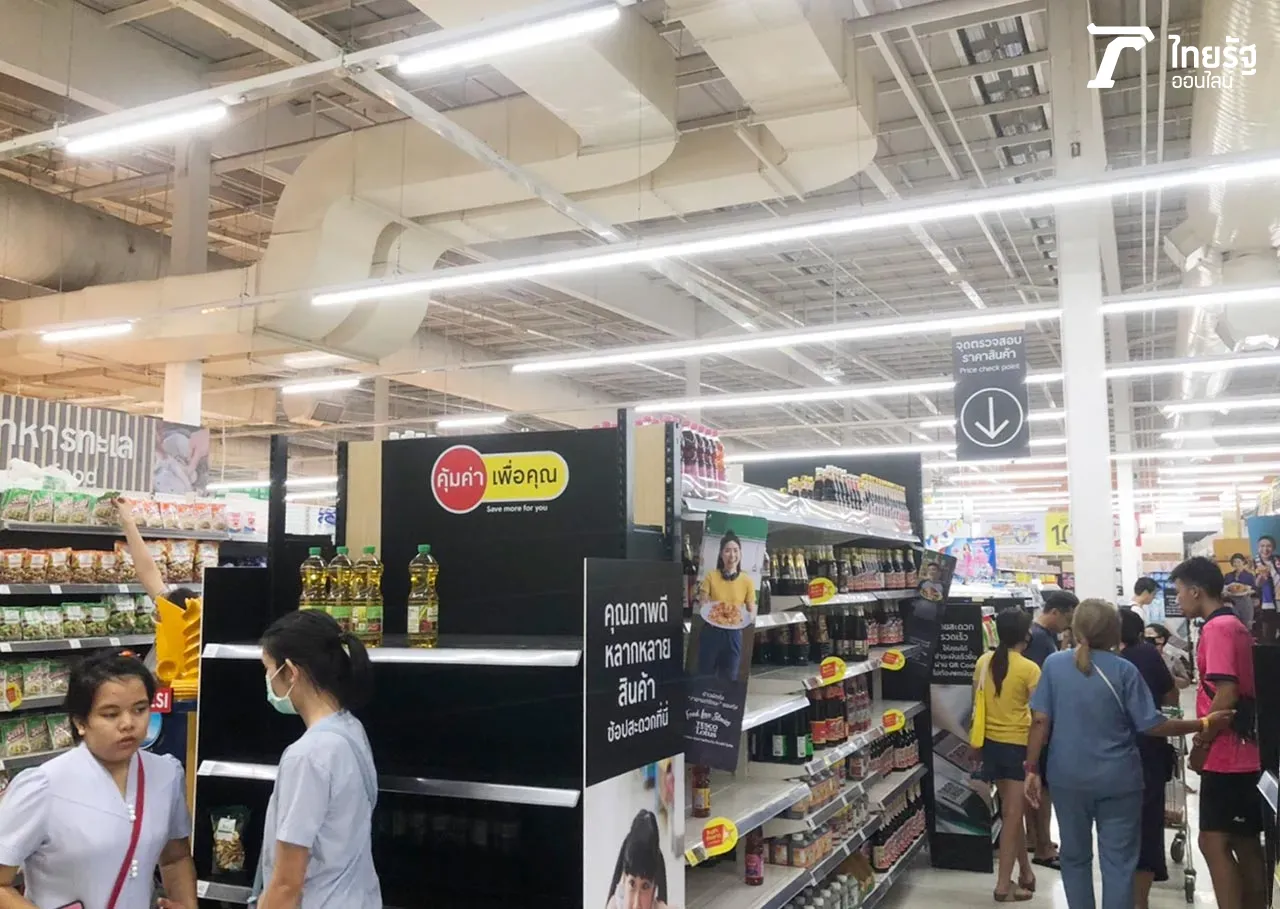 ห้างคนเพียบ คนจับจ่ายซื้อของใช้จำเป็น น้ำดื่ม ข้าวสาร ขายดี