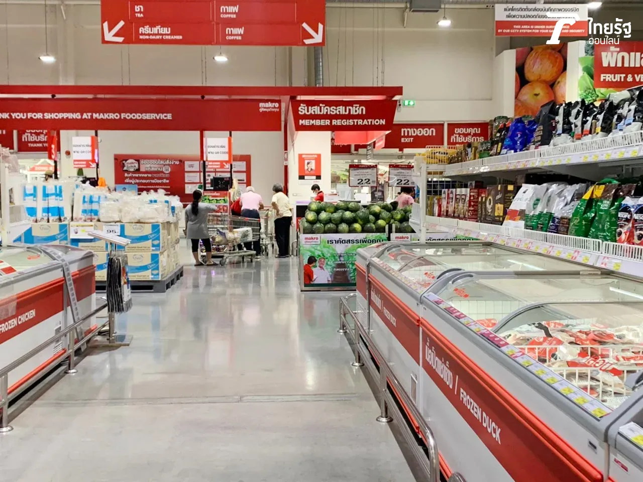ห้างคนเพียบ คนจับจ่ายซื้อของใช้จำเป็น น้ำดื่ม ข้าวสาร ขายดี