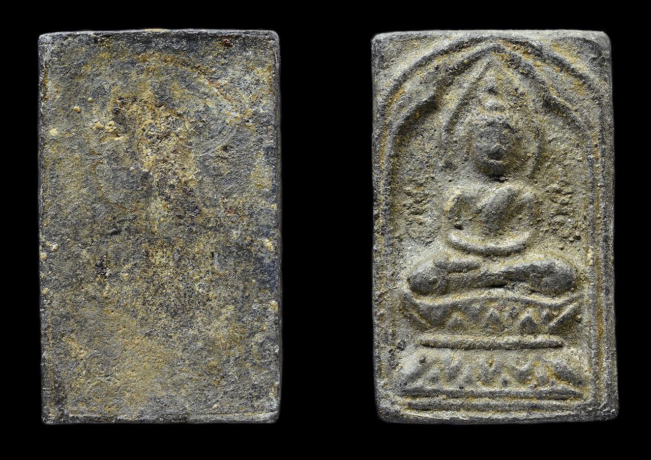 พระพุทธ สี่เหลี่ยม พิมพ์ข้างอุ เนื้อชินตะกั่ว หลวงปู่ศุข วัดปาก-คลองมะขามเฒ่า ชัยนาท ของ อนุศักดิ์ กิติศิริสวัสดิ์.