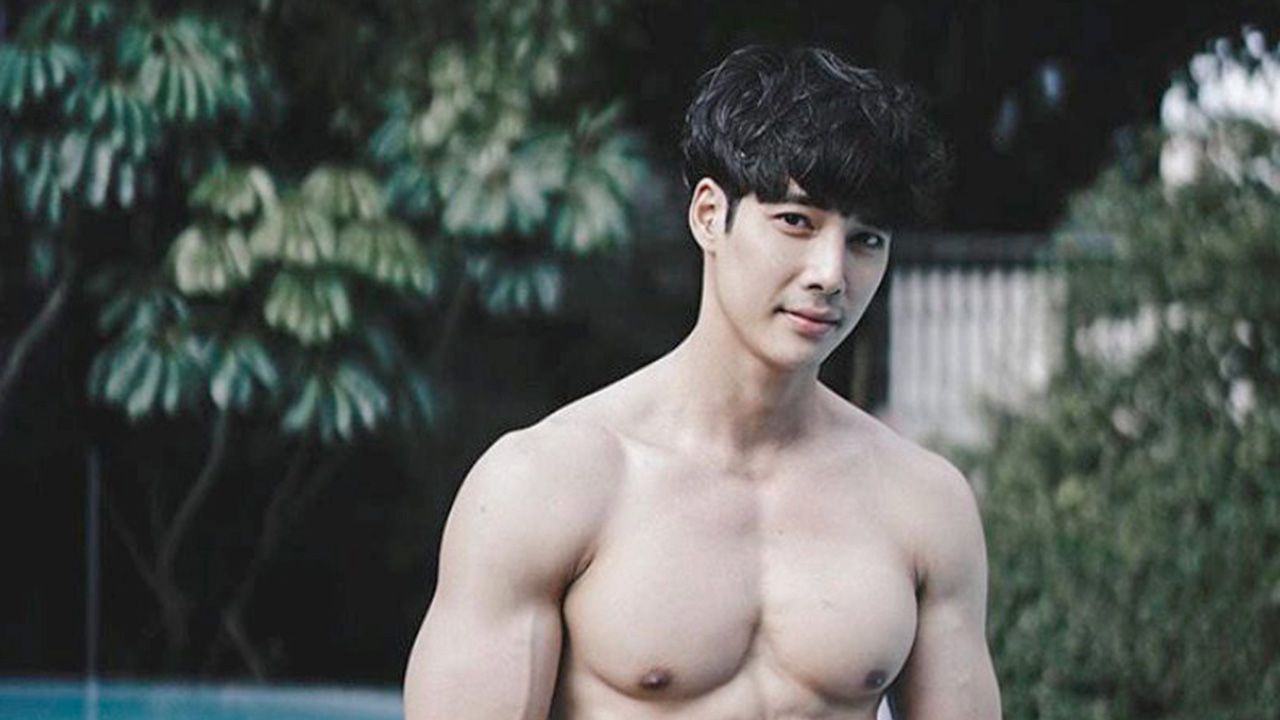 ไม่ได้โดนใครป้ายยาให้ถอดใช่มะ แต่ เด่นคุณ พร้อมโชว์ภาพอกแน่น แคปชันอ้อนสาวๆ คนอื่นนะเมนต์ ‘ขอจับนม’ แต่ สาวแกรนด์ เมนต์ร้อง...เห้อ! อารมณ์ว่า แฟนเราอ่อยจัง! (ฮา)