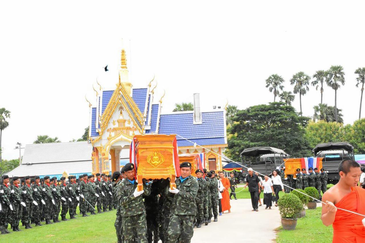 ทำพิธีรับศพอย่างสมเกียรติ ทหารของพระราชา 