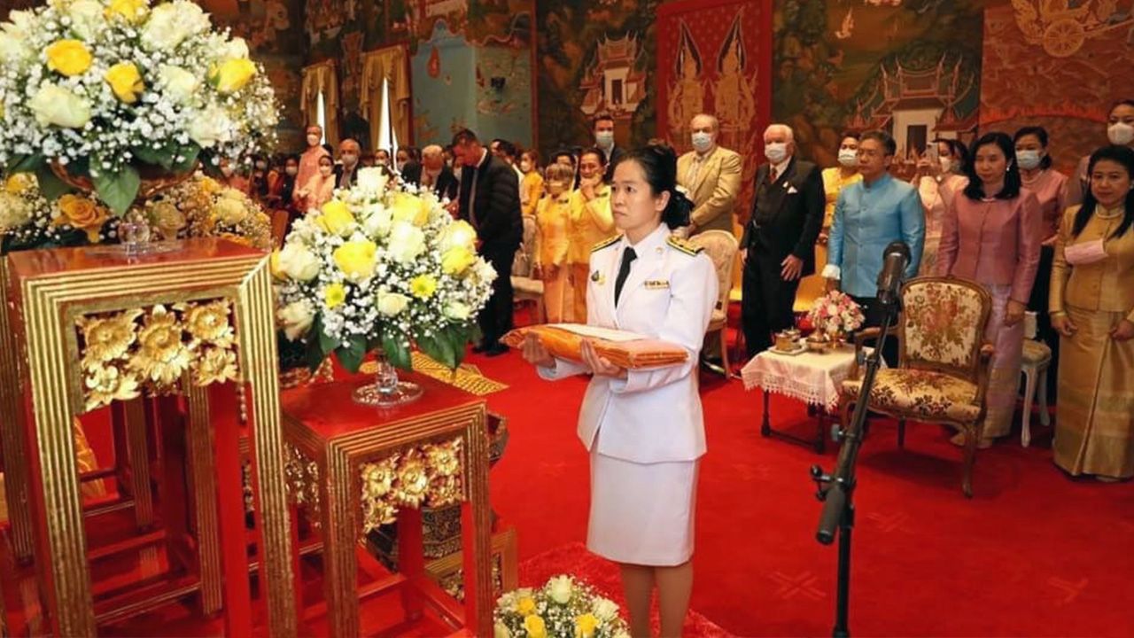 กฐินพระราชทาน สุนทริยา กาญจนะ อุปทูต ณ กรุงเบิร์น สวิตเซอร์แลนด์ เป็นประธานอัญเชิญผ้าพระกฐินพระราชทาน ทอดถวาย ณ วัดศรีนครินทรวราราม เกรทเซ่นบาค โดยมี พระธรรมวชิรโมลี เป็นประธานสงฆ์.