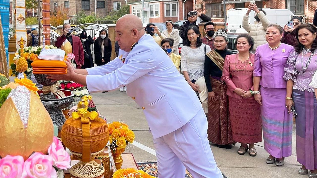 ถวายผ้าพระกฐิน ฟาบิโอ จินดา กสญ. ณ นครนิวยอร์ก สหรัฐฯ เป็นประธานในพิธีถวายผ้าพระกฐินพระราชทาน ณ วัดพุทธไทยถาวรวนาราม นิวยอร์ก มี พญ.สมศรี รัตนประสาทพร–บุษรา จันทร์สกุล ร่วมเป็นประธาน.