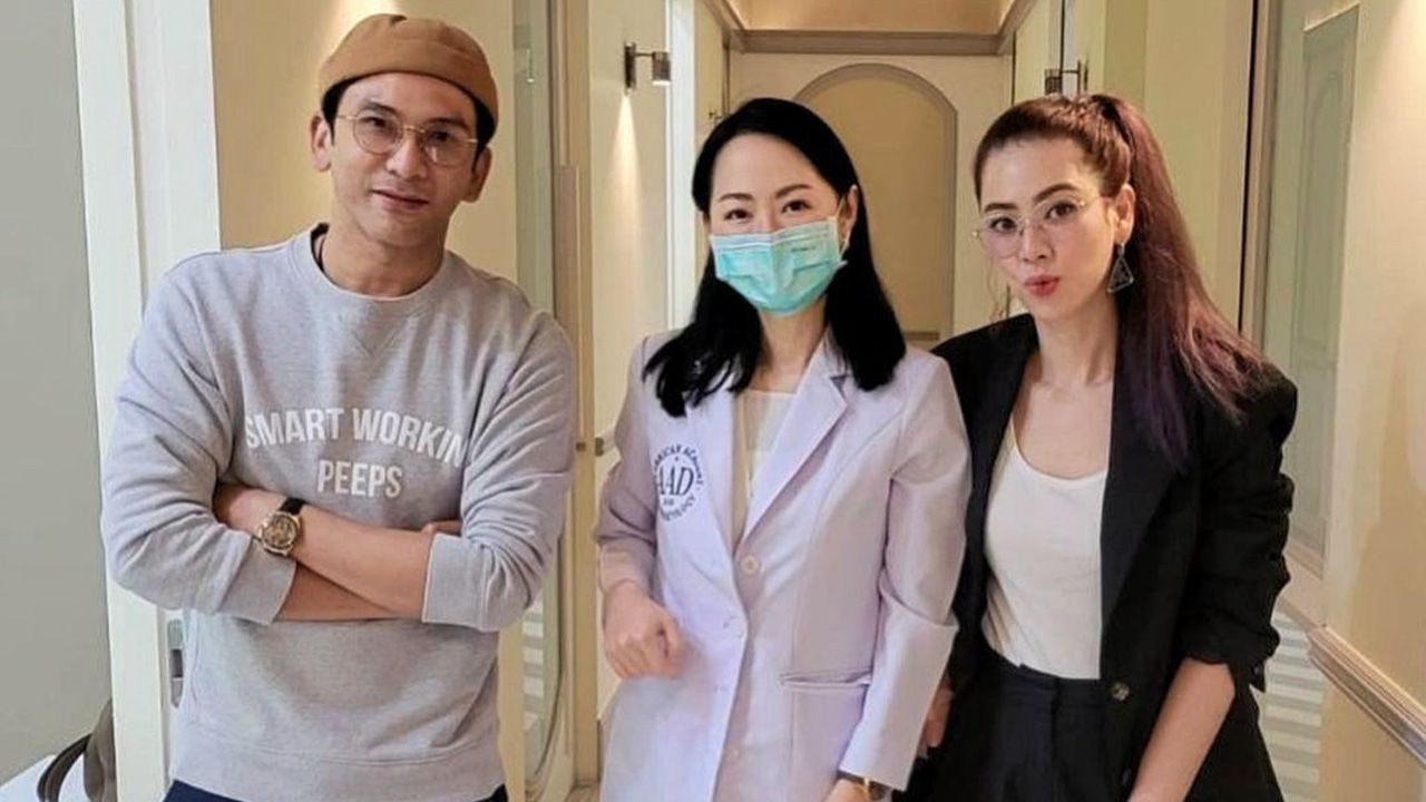 ขึ้นชื่อลูกผู้ชายต้องหน้าเหี่ยวแบบธรรมชาติ แต่ ป๋อ-ณัฐวุฒิ ทนเมียบ่นไม่ไหวเลยยอมไป The Demis clinic ผลสุดท้ายดีใจหน้าเด็กลง 5 ปี...ฮึ่ม ทีนี้ ณเดชน์ ก็ ณเดชน์ เหอะ!