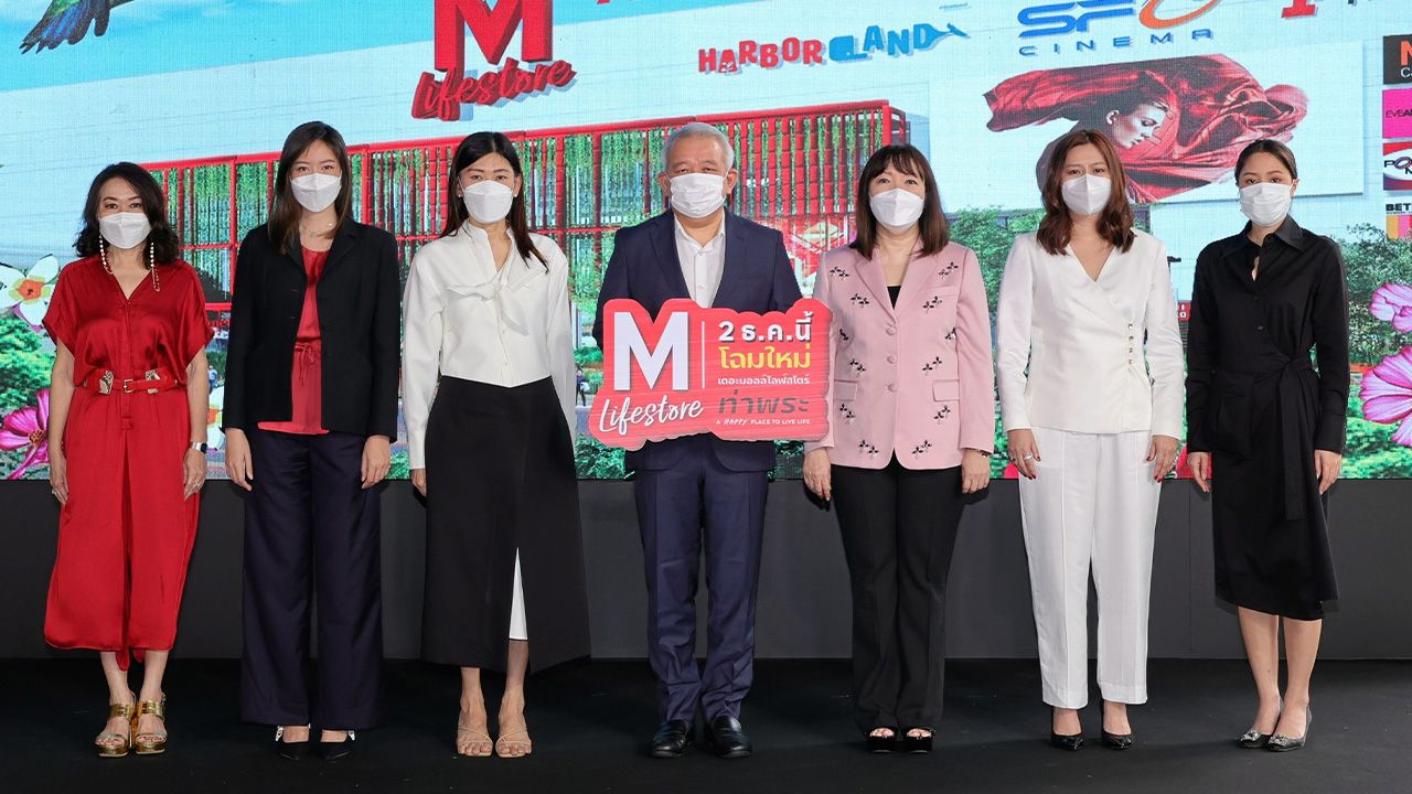 สุดยอด จักรกฤษณ์ กีรติโชคชัยกุล จัดงานแถลงข่าวโฉมใหม่ “เดอะมอลล์ไลฟ์สโตร์ ท่าพระ” พร้อมเปิดให้บริการวันที่ 2 ธ.ค.นี้ โดยมี วรลักษณ์ ตุลาภรณ์, อัญชลี พัฒนอนันต์สุข, วิภา-ไพลิน-พลอยชมพู อัมพุช และ ณัฐศมน วงศ์กิตติพัฒน์ มาร่วมงานด้วย ที่ดิ เอ็มควอเทียร์ วันก่อน.